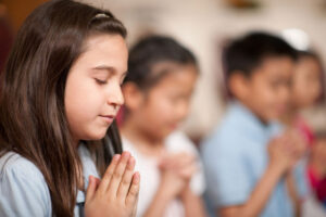 Children praying together