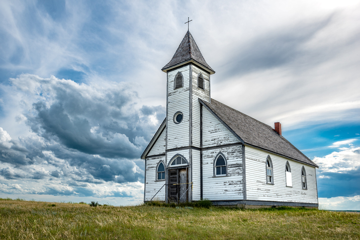 protestant church vs catholic church